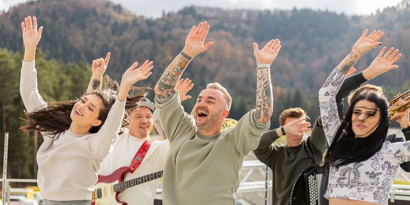 Kaj je Dejan Dogaja obljubil Veseljakom?