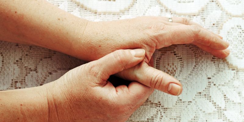 otekanje, boleče roke