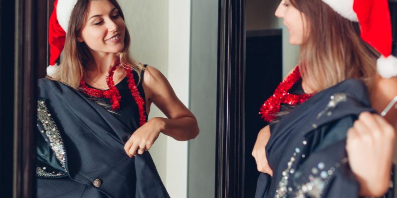 ženska izbira oblačila za praznično zabavo