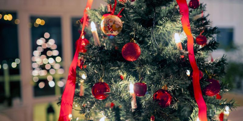 bozicno-drevo, praznicni-okraski