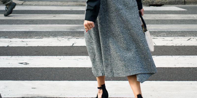 siva obleka, krilo ,volna