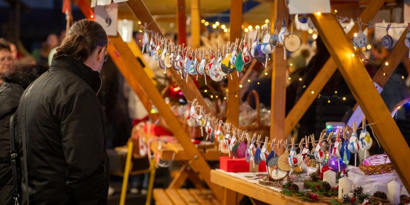 os-beltinci, bazar, dobrodelni-bozicni-bazar