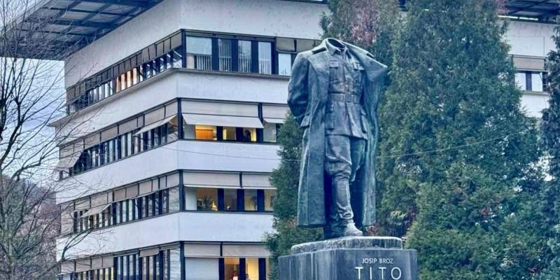 kip tito obglavljen.jpg