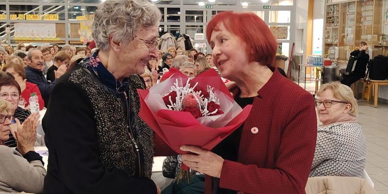 Častna članica Betka praznovala 90 let.jpg