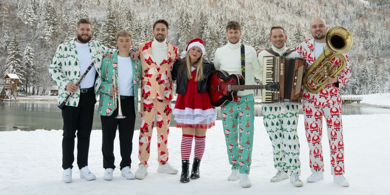 Ansambel Mladi Asi: To ni še ena pocukrana božična pesem