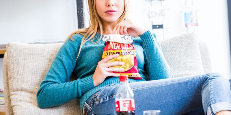 prigrizki, prehrana, gledanje televizije