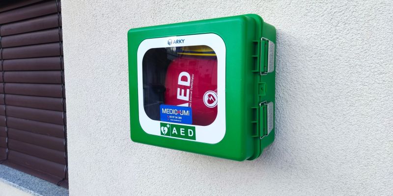 AED na občinski stavbi Hrastnik.jpg