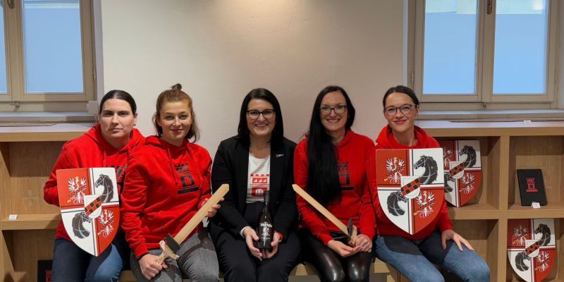 Branilci krone in meja