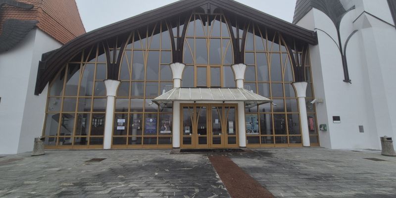 lendava, gledaliska-in-koncertna-dvorana