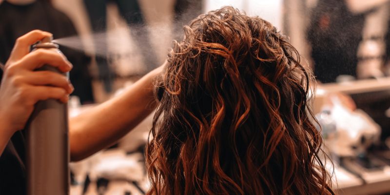 ženska frizura, Naravni kodri, frizer.jpg