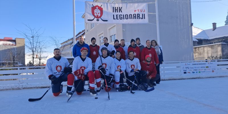Hokej - ekipa in člani IHK Legionarji.jpg