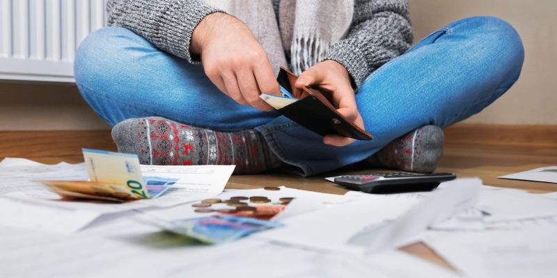 denar, stroški, obup, položnice.jpg