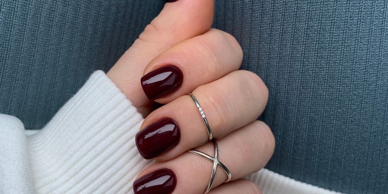 češnjevo rdeča, nohti