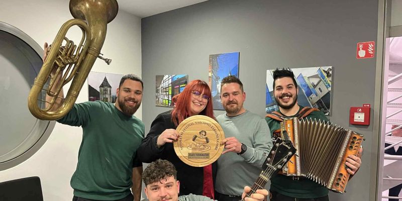 Presenečenje za vse - zmagovalci festivala s pesmijo "Fantič moj"