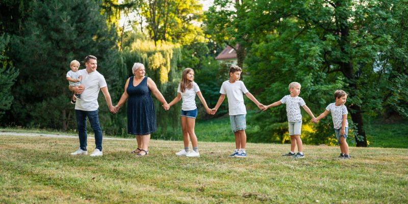 hb_Simona z družino.jpg