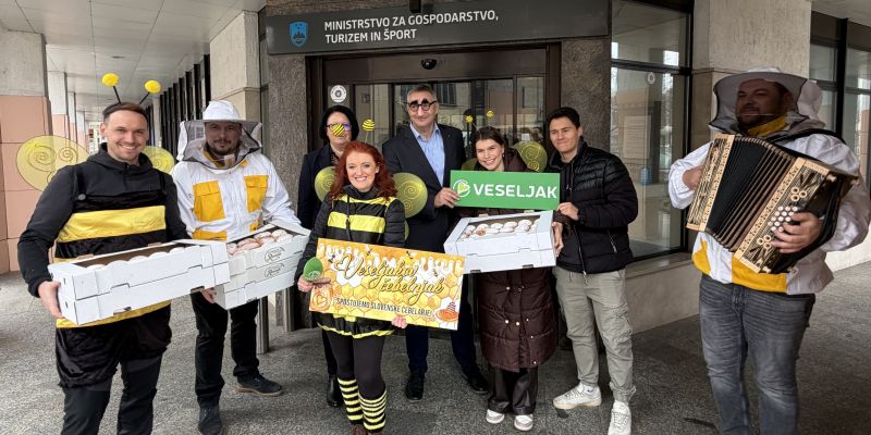 Veseljaki za pusta v znamenju čebel