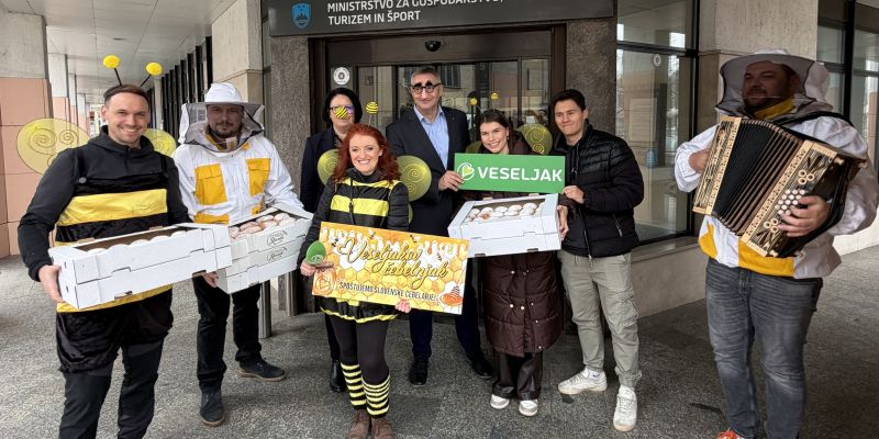 Veseljaki za pusta v znamenju čebel