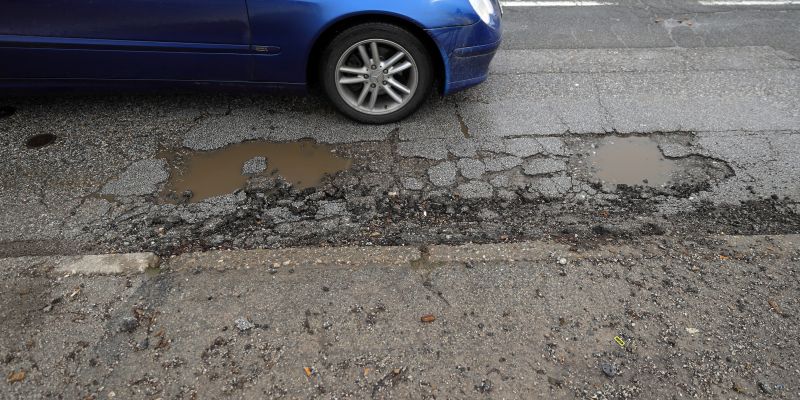 volkmerjeva-cesta-ptuj, luknje-v-asfaltu, cestne-luknje