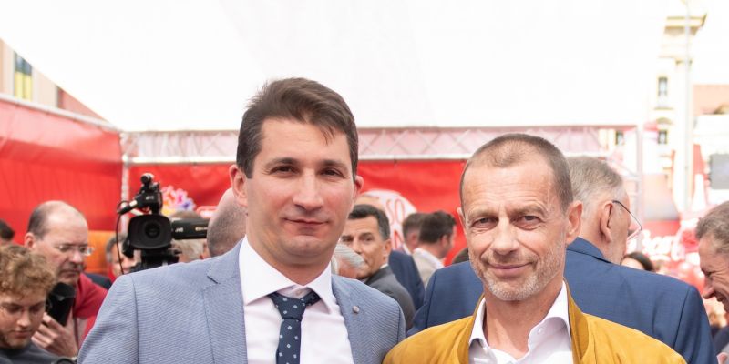 Predsednik Športnih iger mladih Zdravko Marić in ambasador Aleksander Čeferin (002).jpg
