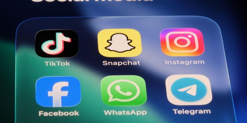 tikotk, snapchat, instagram, facebook, whatsapp, telegram