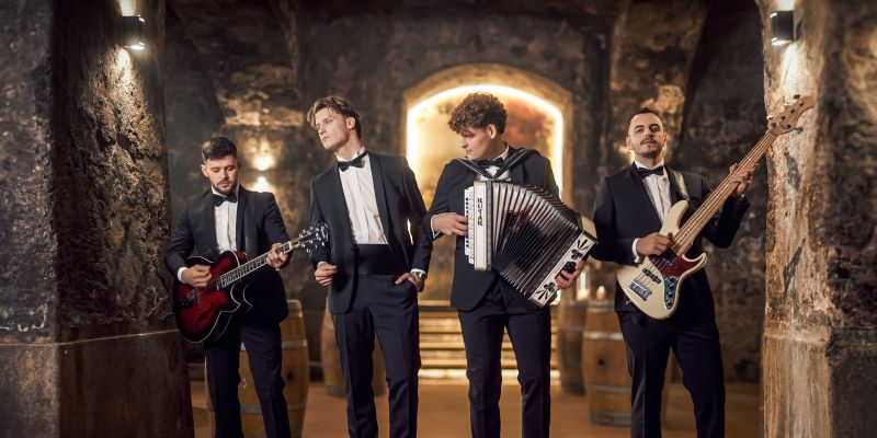 Firbci predstavljajo čustveni valček Nikdar več