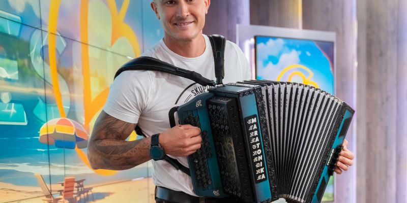 Gad Anže na zagovoru zaradi verza: "Ti nisi srečna, če nisi mal tečna."