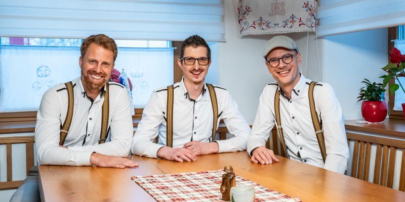 Hozentregarji z navihano polko »Za vse sem sama«