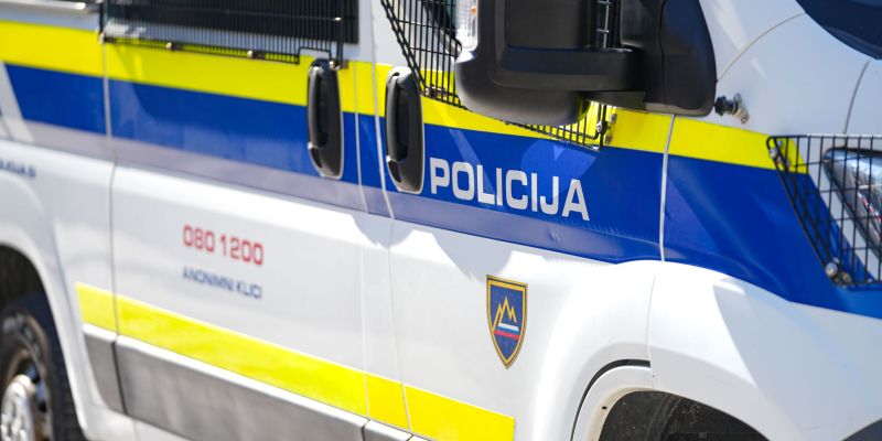 policijsko vozilo, slovenska policija.jpg