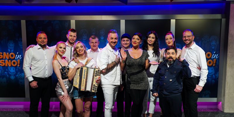 Dejan Dogaja prinesel rožice – komu so namenjene? Jasni Kuljaj?