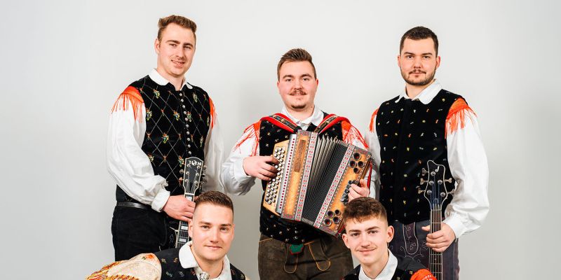 Nagajivi Tris z novo skladbo Zapleši, zavrti se