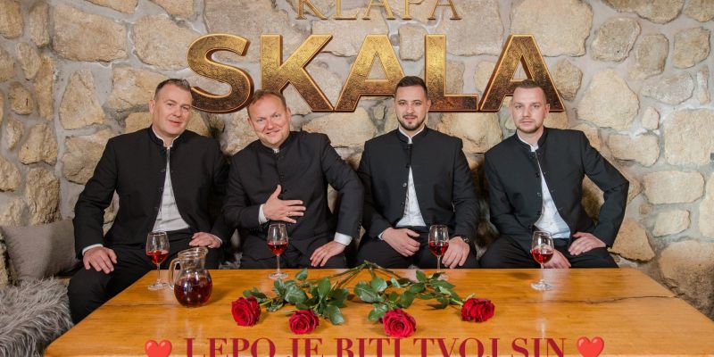 Člani Klape Skala zapeli pesem svojim mamam!