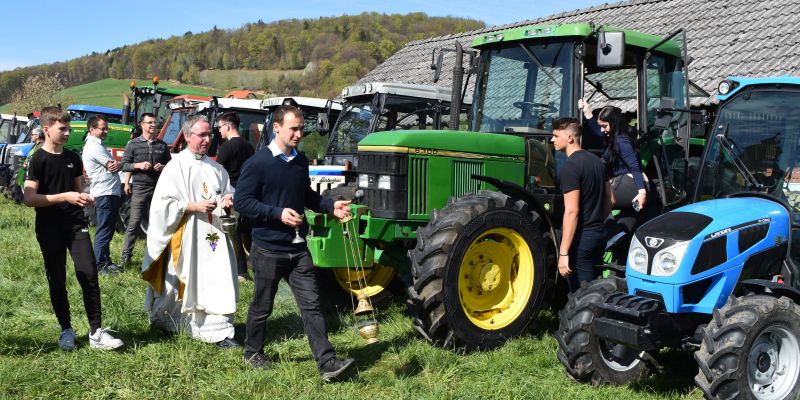 traktor, blagoslov-gorenje-dole
