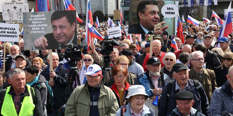 protest dz korupcija sds.jpg