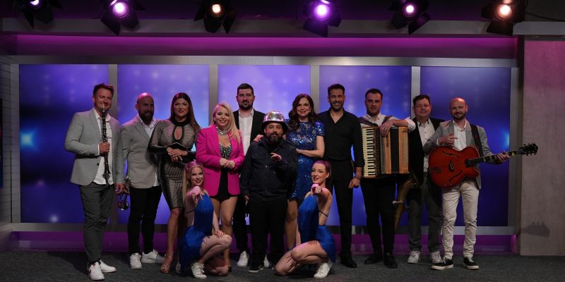 Nocoj se bosta srečali Mamma Maria in Profesorca