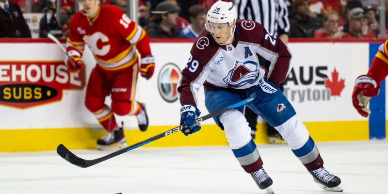 Nathan MacKinnon.jpg