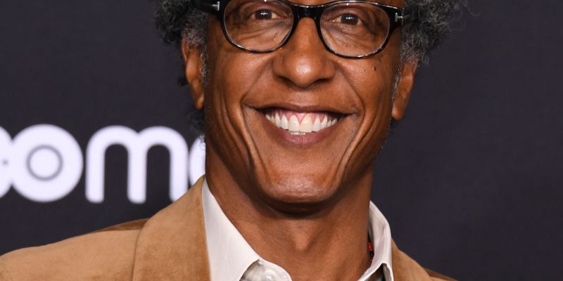 Bo prav Andre Royo novi marsovski lovec na ljudi? Oboževalci verjamejo, da ima vse, kar potrebuje za ta ikonični lik.