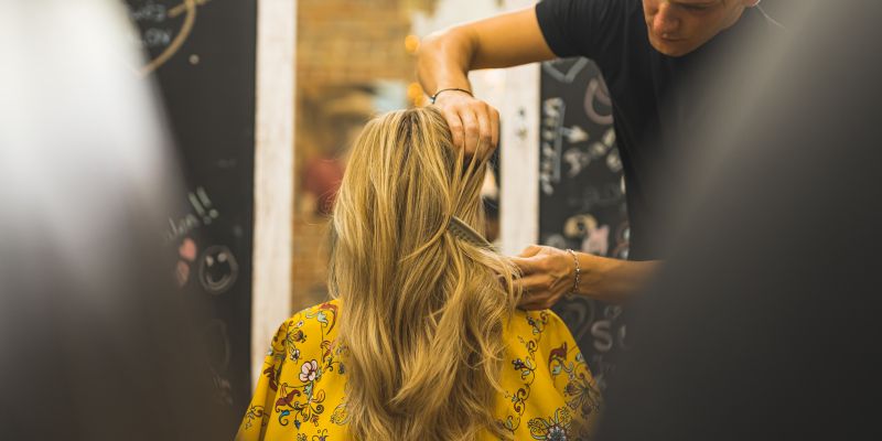 Dolgi lasje, frizer, striženje