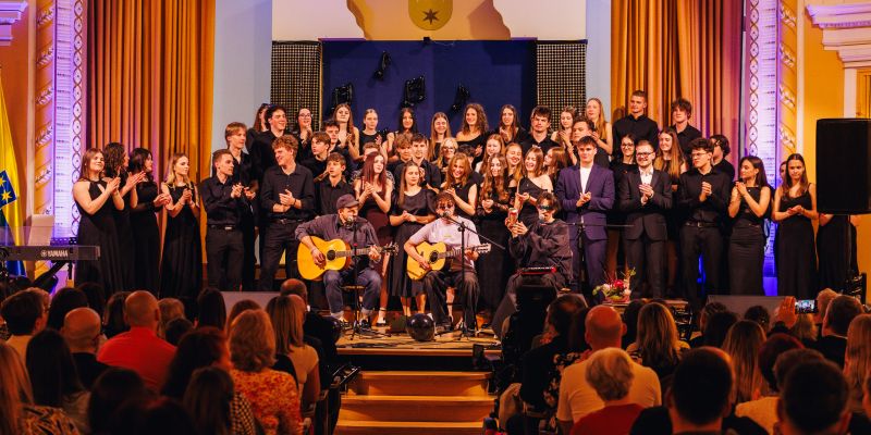 Vsi nastopajoči.jpg