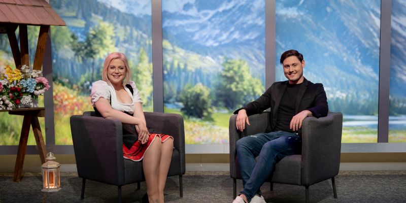 »Ko stopiš v svet odraslosti« - Veseljak v živo nocoj o maturantskem plesu