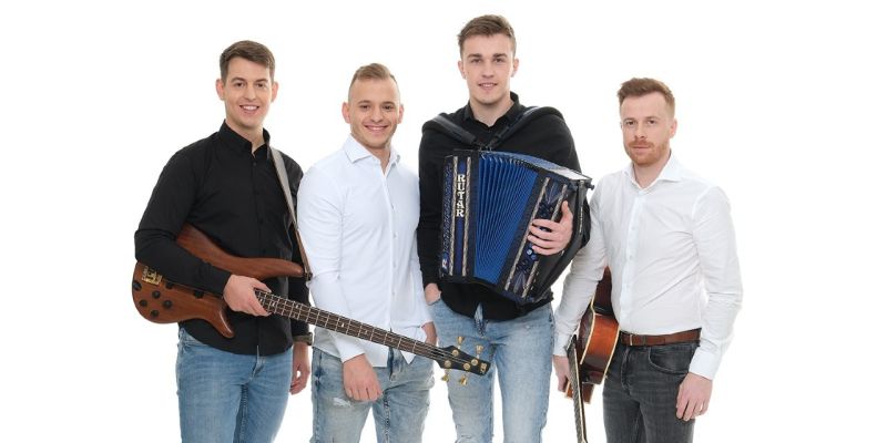 Nova uspešnica za poroke: ansambel Užitek navdušuje