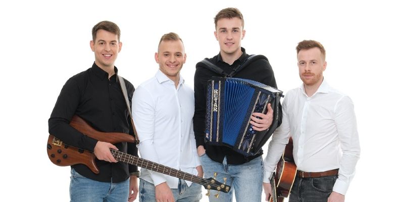 Nova uspešnica za poroke: ansambel Užitek navdušuje
