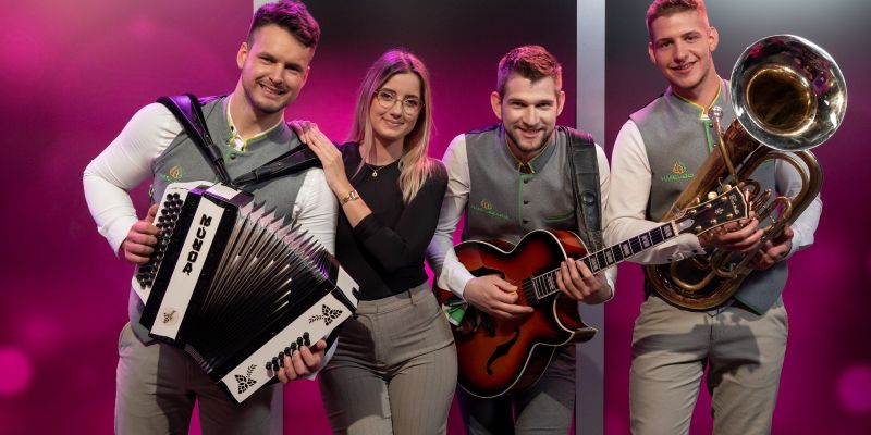Hmelbojsi s priredbo polke »Že dolga leta«