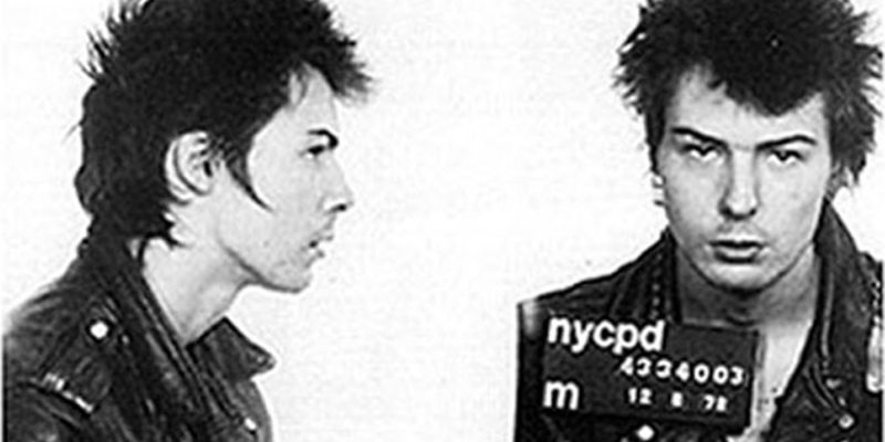Začetek tragičnega konca: policijska fotografija Sida Viciousa ob aretaciji decembra 1978 v New York