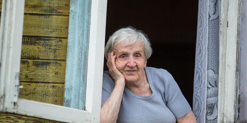 Starejši želijo jesen življenja preživeti doma, namesto v domu upokojencev.