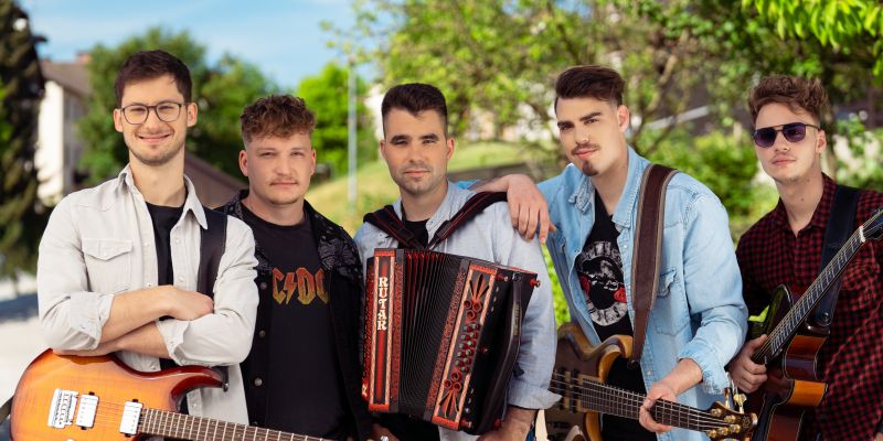 Vzrock končno izdali pesem, ki je osvojila splet!