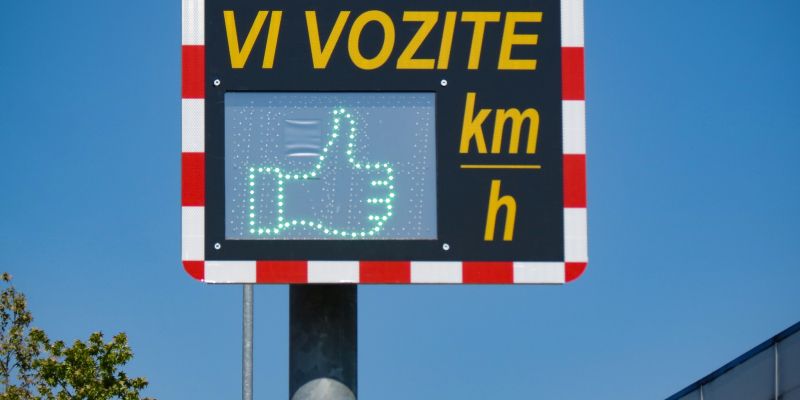 hb_prikaozovanje hitrosti.jpg