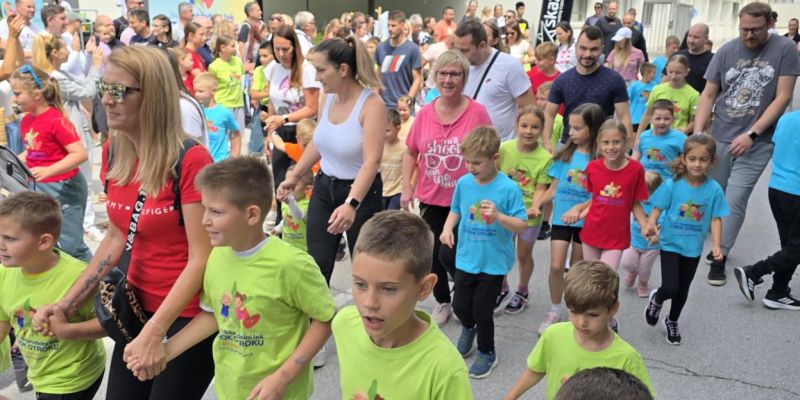 Letos se je Skazinega teka Otrok otroku udeležilo rekordno število otrok, saj je za dober namen teklo več kot 400 malih tekačev, ker zmagamo, ko si pomagamo..jpg
