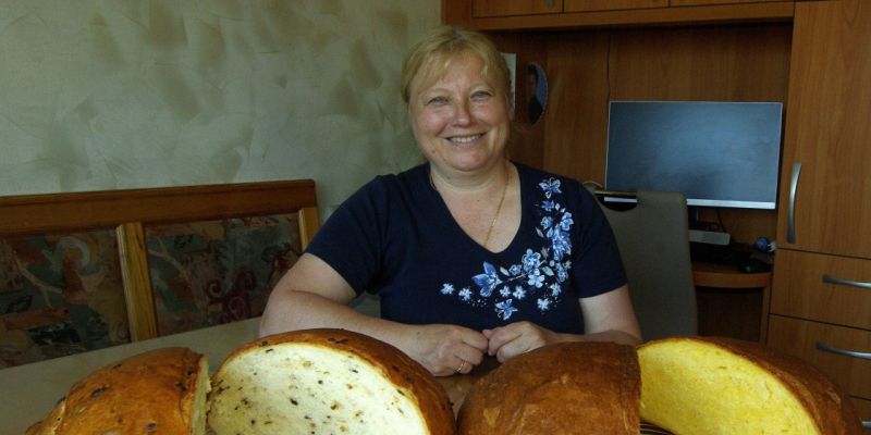 Nada je lahko vesela in ponosna, ker zna speči tako lep in dober kruh