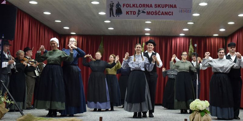 peli-in-plesali-so-jih-mati-moja, moscanci