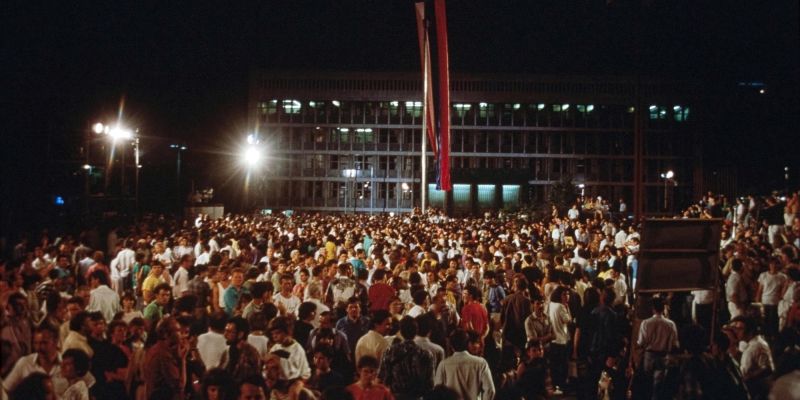 osamosvojitev 1991 zastava trg republike bobo.jpg